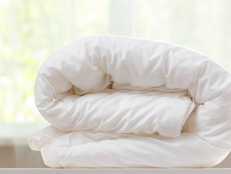 piumone bianco arrotolato