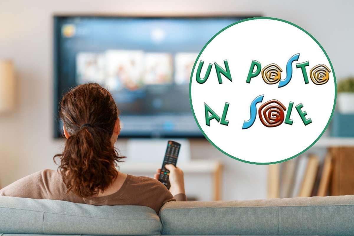 donna di spalle seduta sul divano che guarda la tv e logo upas